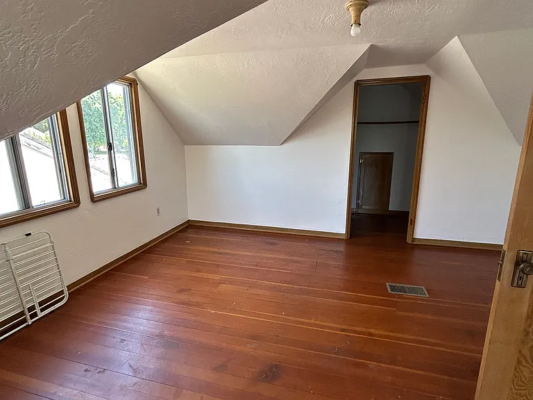 909 S Pleasant Ave — Photo 16