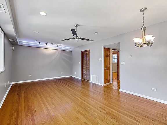 3rd image of 125 Callan Ave APT 3E
