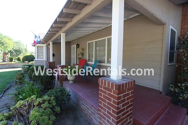 1st image of 905 N 2nd Ave
