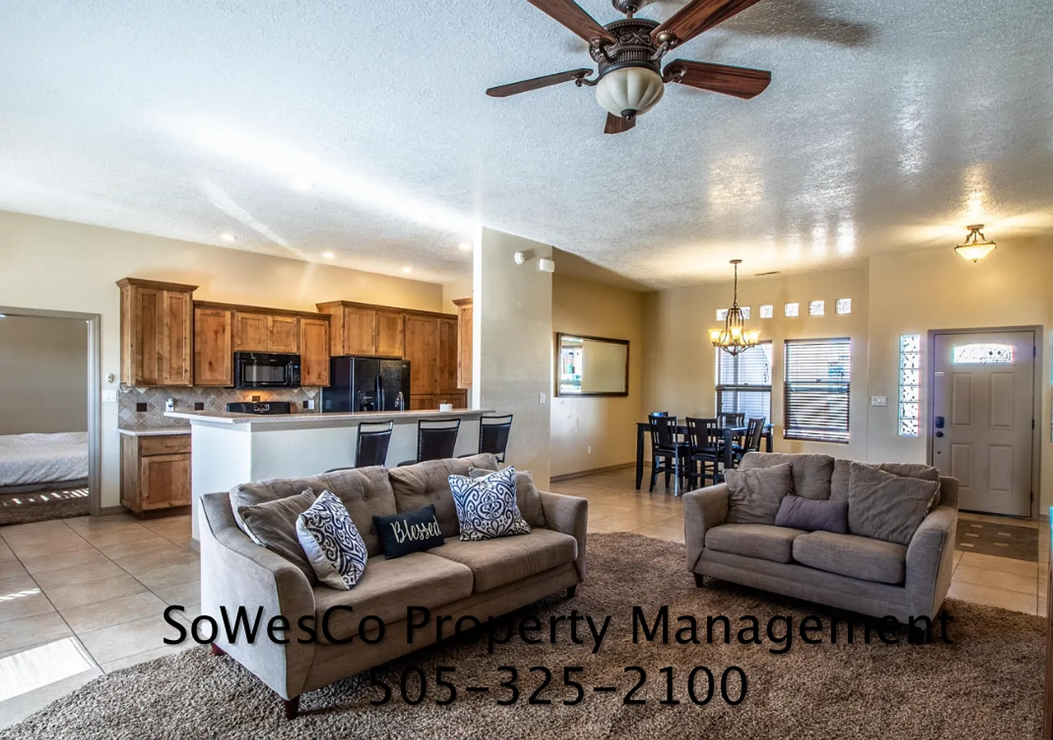 Gorgeous 4 Bedroom Home on East Side of Town — Photo 4