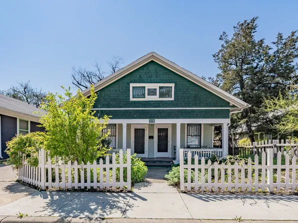 1213 Carlock St, Fort Worth, TX 76110