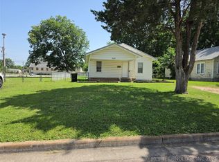609 W 5th St, Ada, OK 74820