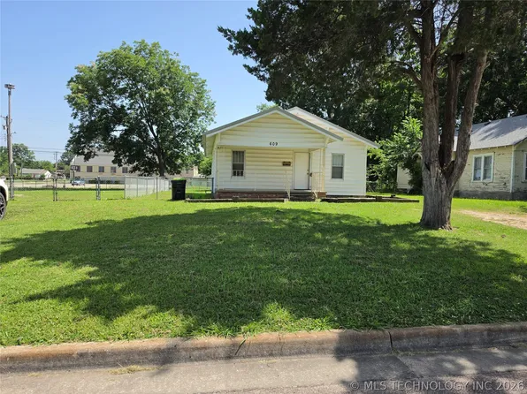 609 W 5th St, Ada, OK 74820