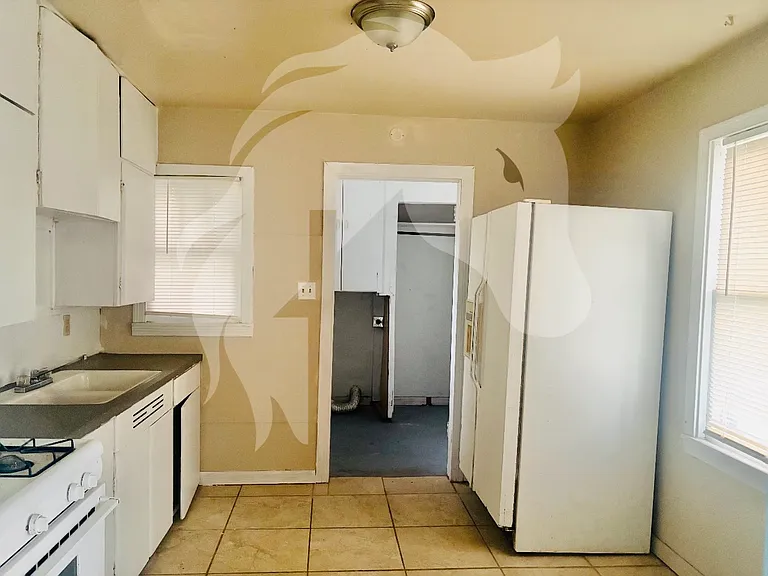 204 E Ponca St — Photo 3