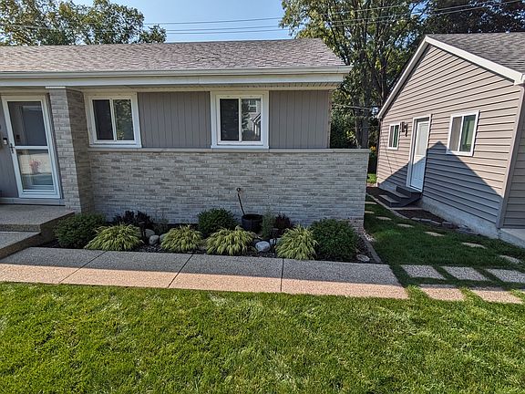 2nd image of 1900 Lincoln Ave