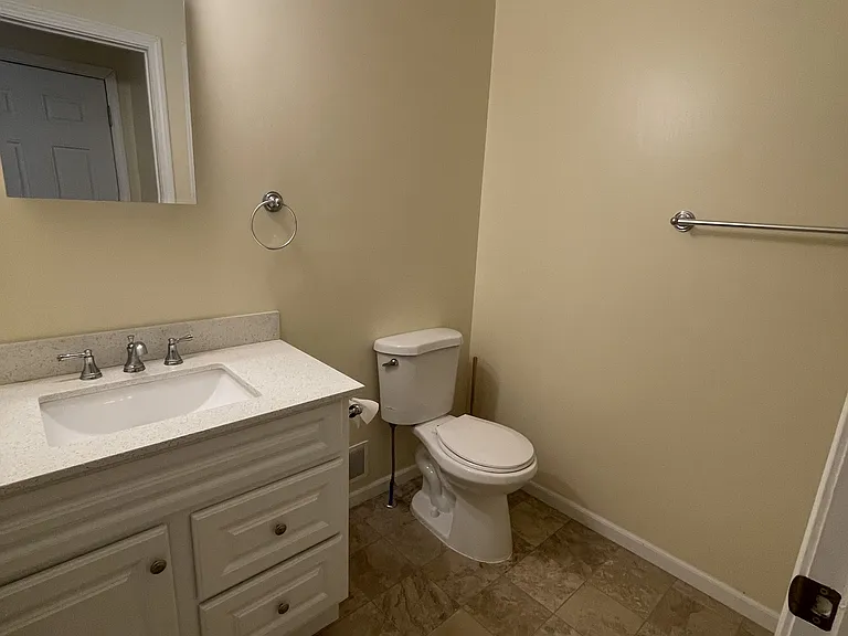 906 Linden Grove Ave #904 — Photo 9