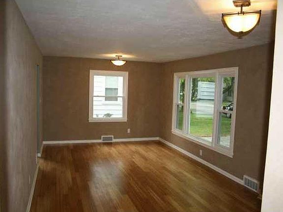 5th image of 5830 N Primrose Ave