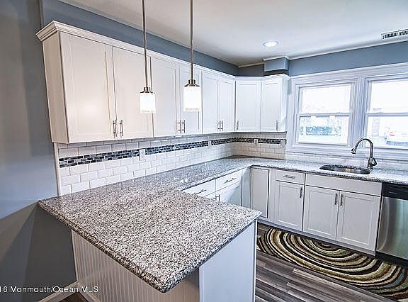 4th image of 239 Martine Way #1000