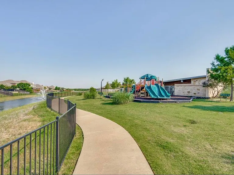 14710 Crystal Lake Dr — Photo 29