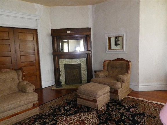 3rd image of 130 Maple Ave