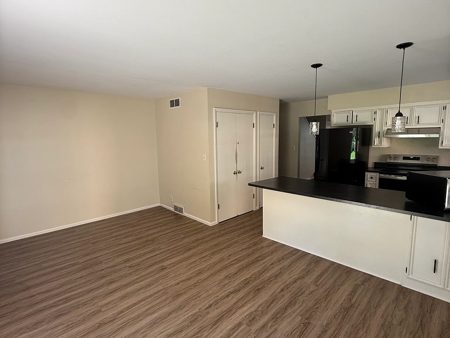 3 bed, 1.5 bath, 1500 sqft, $2,200 — Photo 4