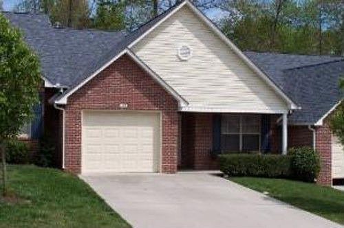 2nd image of 5264 Avery Woods Ln