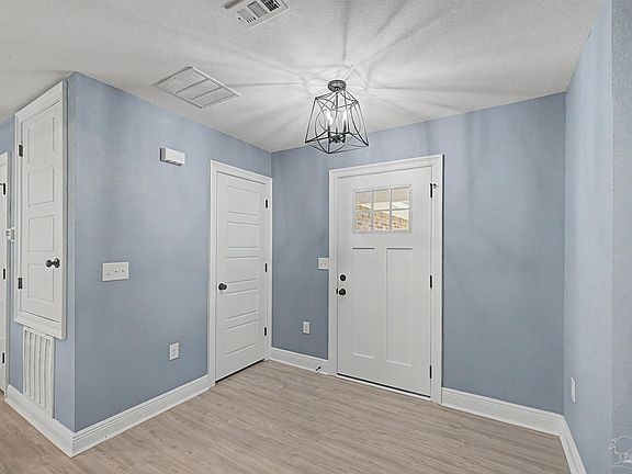 5th image of 10427 Tanton Rd