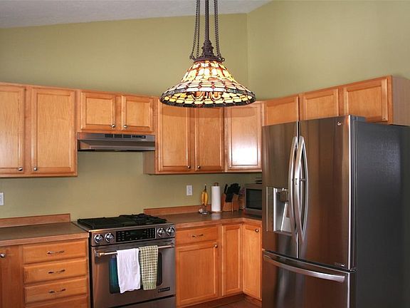 4th image of 1003 Mountain Ash Ave