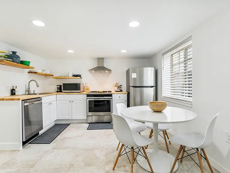 7906 N Brandon Ave #B — Photo 8