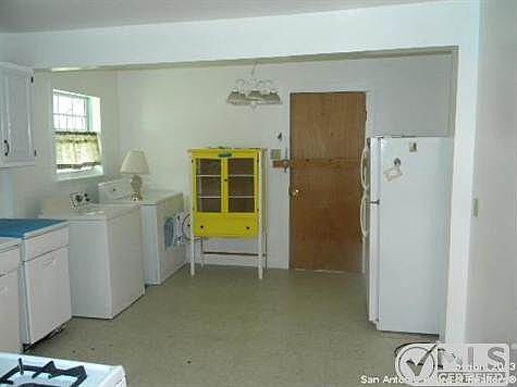 5th image of 825 Montezuma St