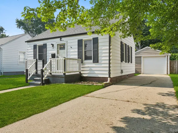 135 E Guthrie Ave, Madison Heights, MI 48071