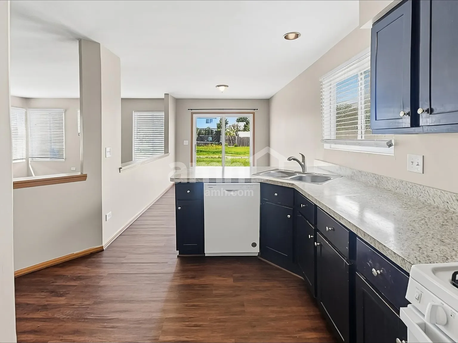 3 bed, 2.5 bath, 1752 sqft, $2,875 — Photo 4