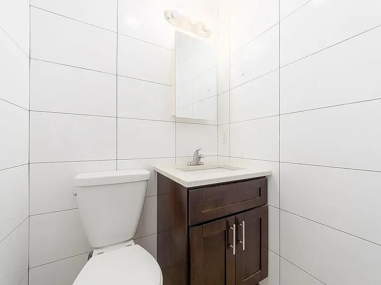 1113 Hancock St #3 — Photo 8