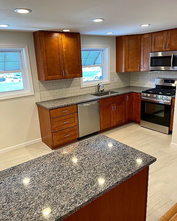 Eat-In Kitchen with Island 