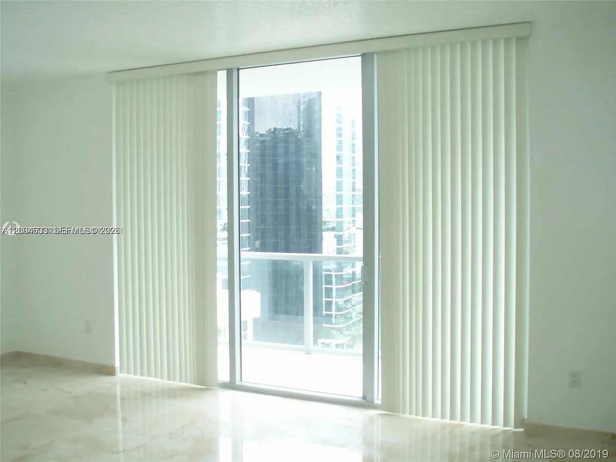 Building Photo - 1060 Brickell Ave #1409