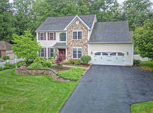 16 Tarragon Ter, Halfmoon, NY 12065