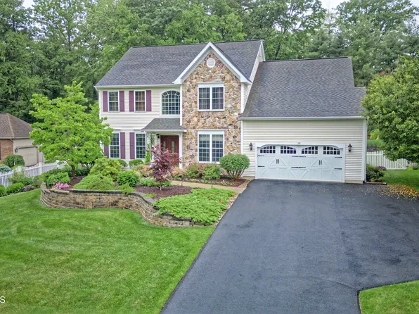 16 Tarragon Terrace, Clifton Park, NY 12065