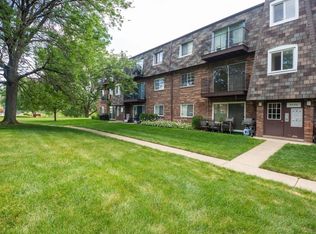 9388 Bay Colony Dr APT 2N, Des Plaines, IL 60016