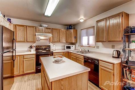 Kitchen w/All Appliances & Center Island