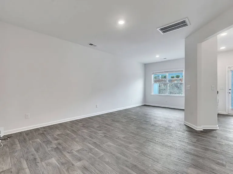 1312 Wunder Way — Photo 3
