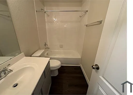 6 bed, 2900 sqft, $4,000 — Photo 3