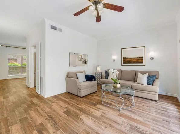 1805 Stoney Brook Dr APT 105, Houston, TX 77063