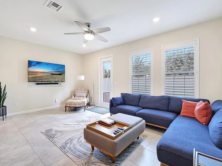 1807 SE Ocean Cove Way — Photo 14