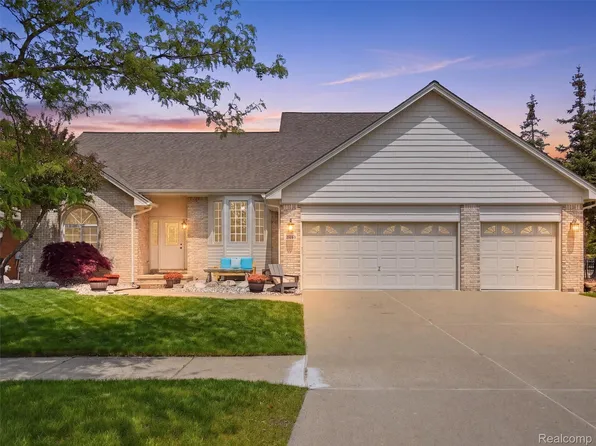 15581 Spiceway Dr, Fraser, MI 48026