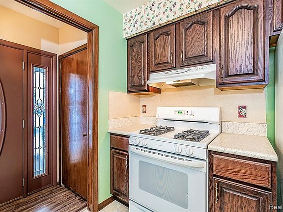 5th image of 6925 Whitefield St