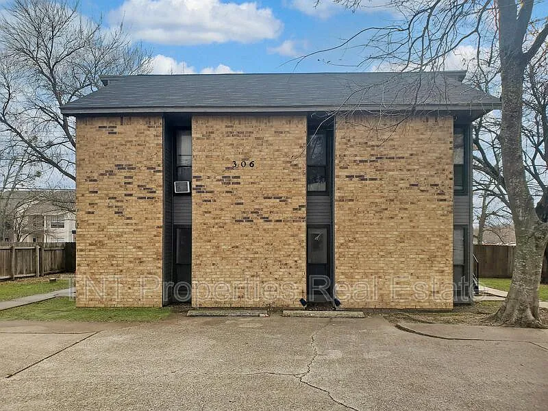 306 Manuel Dr #D