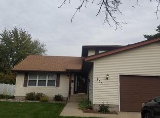 933 N Harvey Ave, Griffith, IN 46319