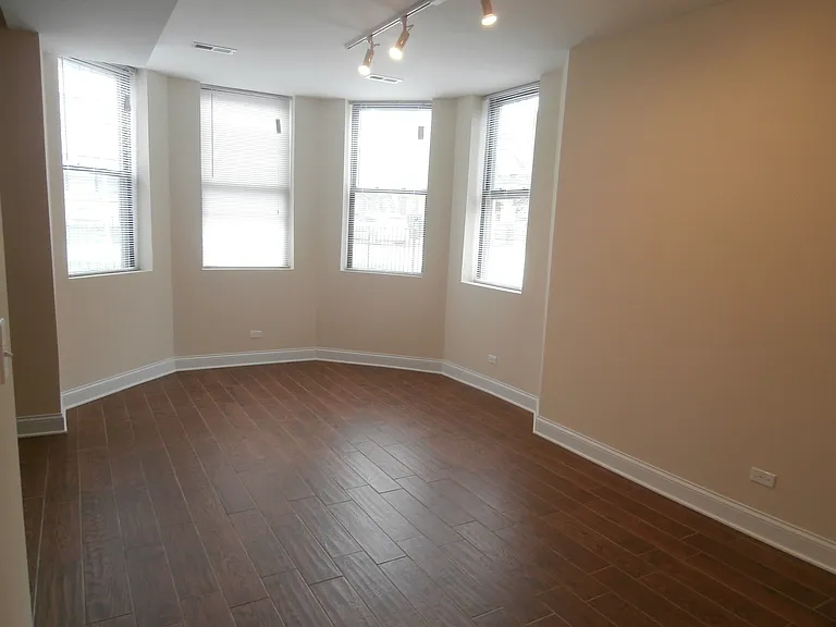 5400 N Winthrop Ave #2 — Photo 3
