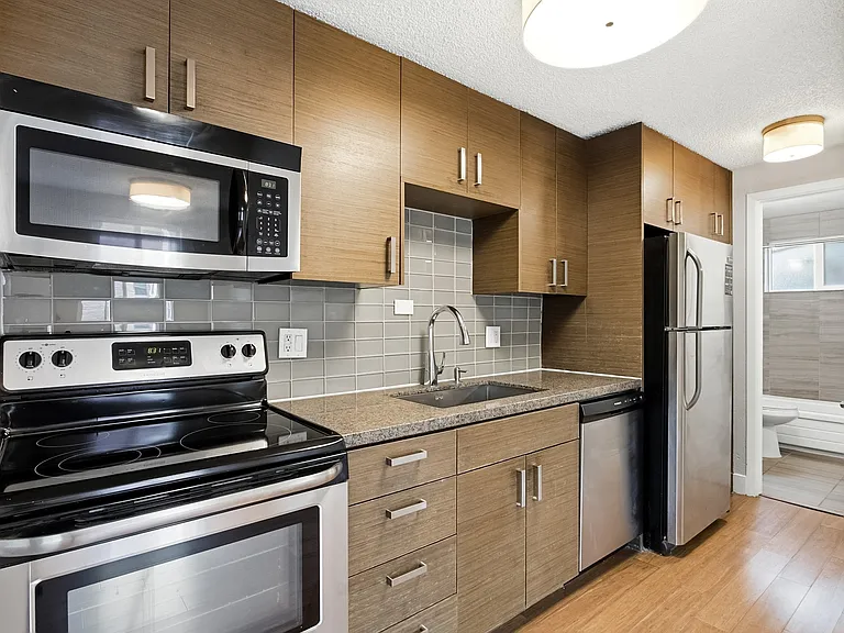 1202 Logan — Photo 17