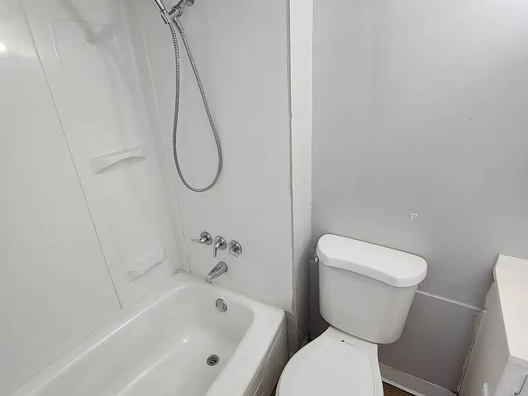 11702 Honeydale Ave — Photo 21