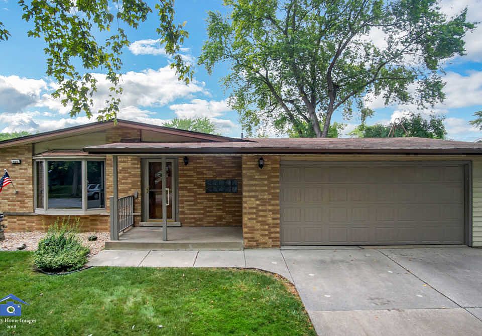 1st image of 805 W Manor Ct
