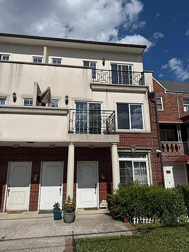 1739 Stillwell Ave #B Photo 1