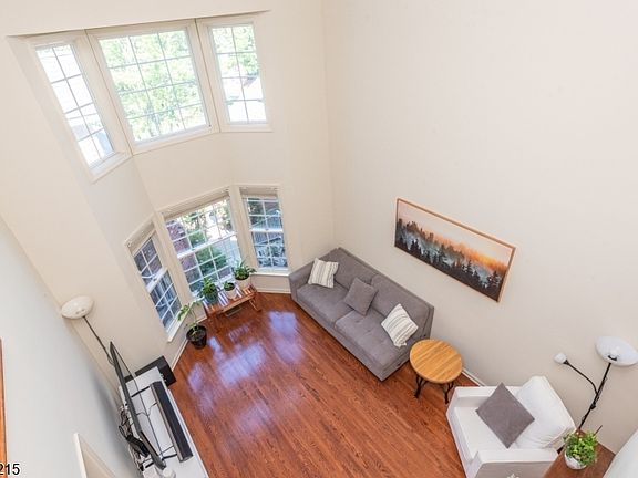4th image of 10 Ebersbach Ln