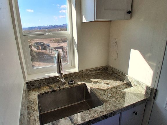 Kitchen sink area