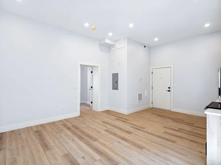 Serpentine Apartments: Newly Renovated in the Heart of Drexel — Photo 36