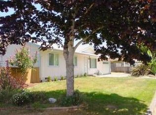 792 2nd St, Brookings, OR 97415