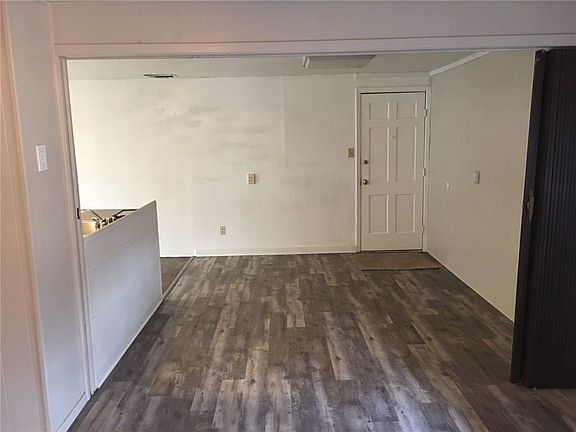 3rd image of 1900 Emerson Ln Unit B