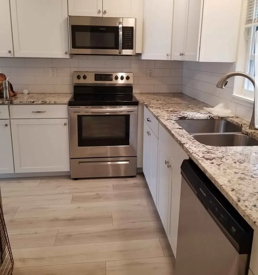 3 bed, 896 sqft, $1,795 — Photo 2