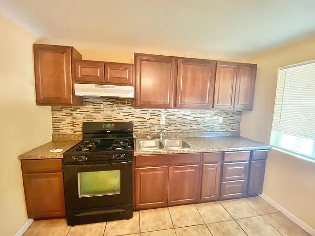 671 S 1st Ave #671 — Photo 4