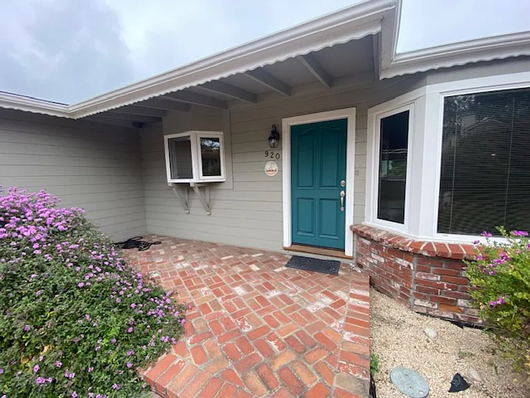 920 Crest Ave — Photo 3